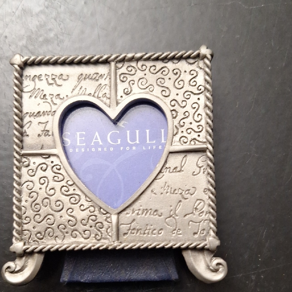 VTG Seagull Pewter Heart Photo Frame | Divinity’s Splendour-Glow Made in Canada - Picture 2 of 10